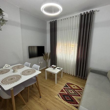 Beratinus Apartment In Berat Center Luaran gambar