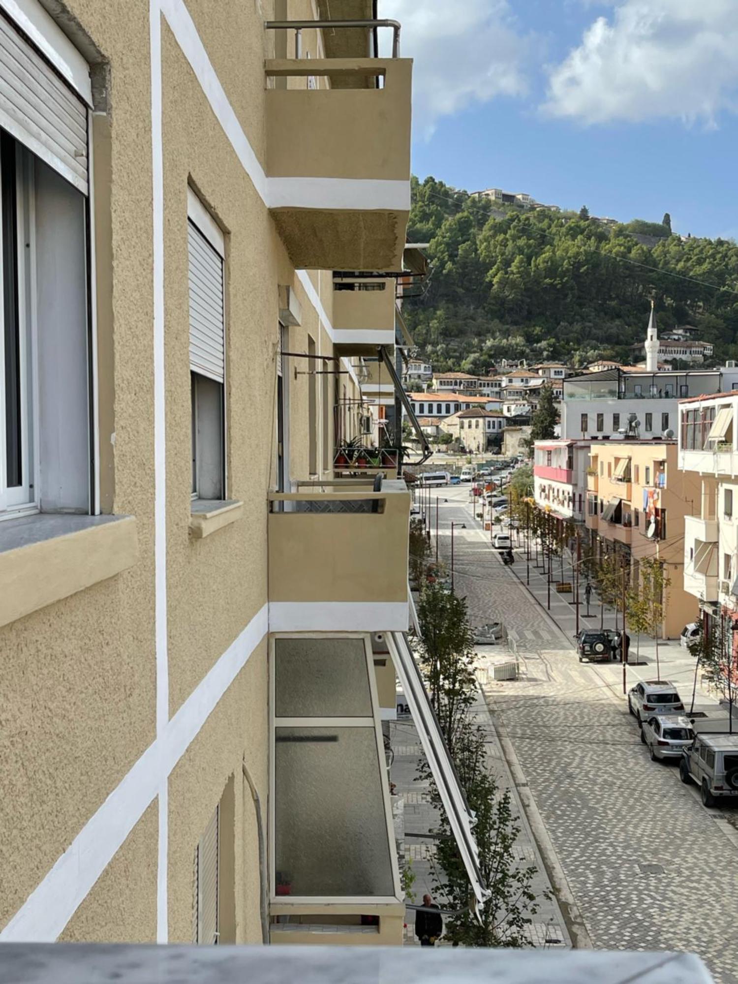 Beratinus Apartment In Berat Center Luaran gambar