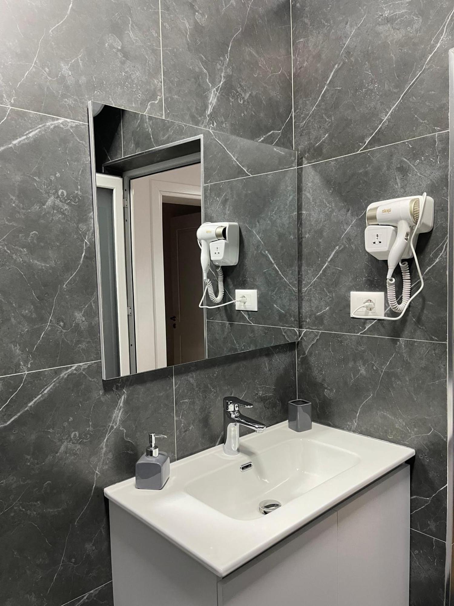 Beratinus Apartment In Berat Center Luaran gambar