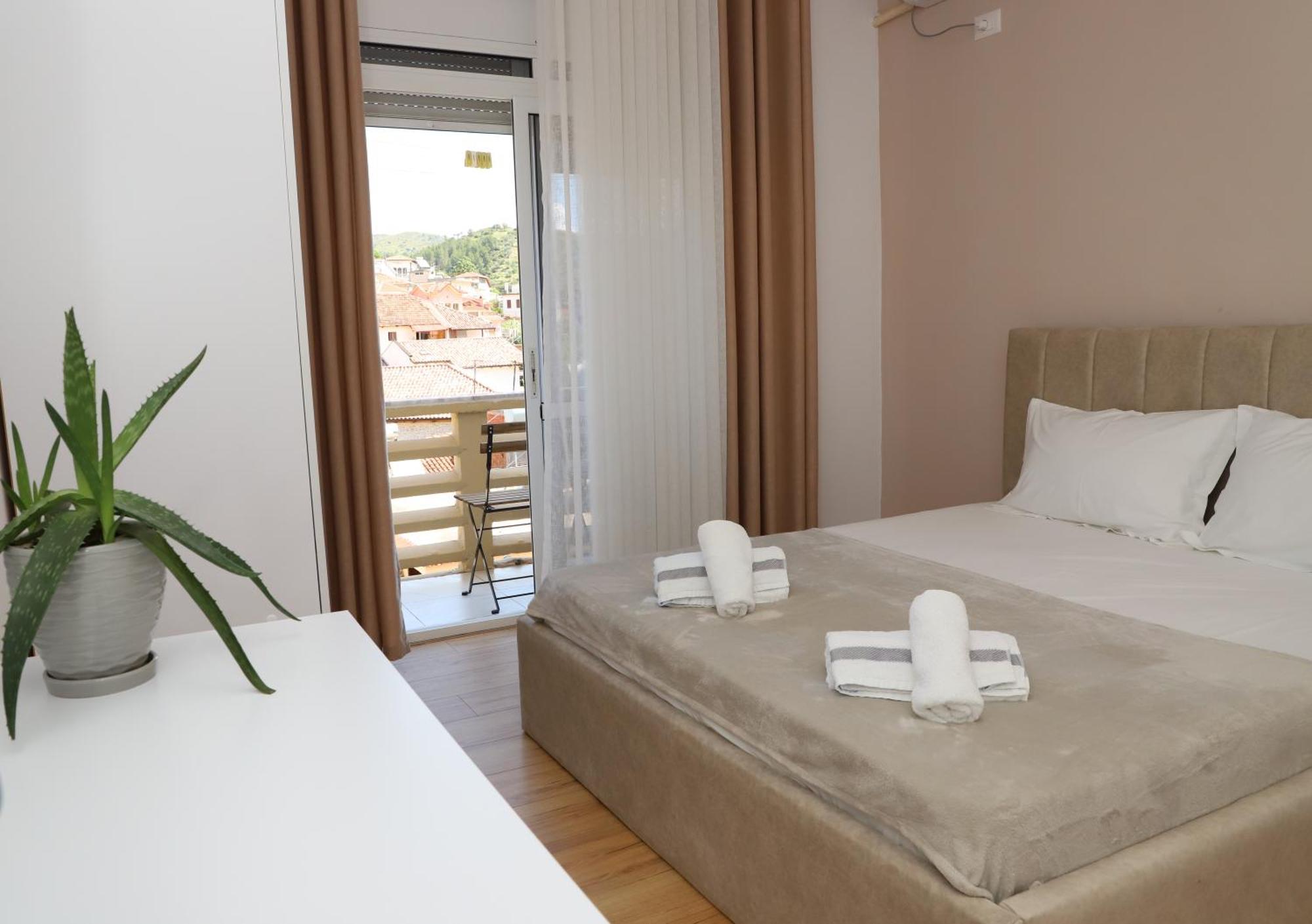 Beratinus Apartment In Berat Center Luaran gambar