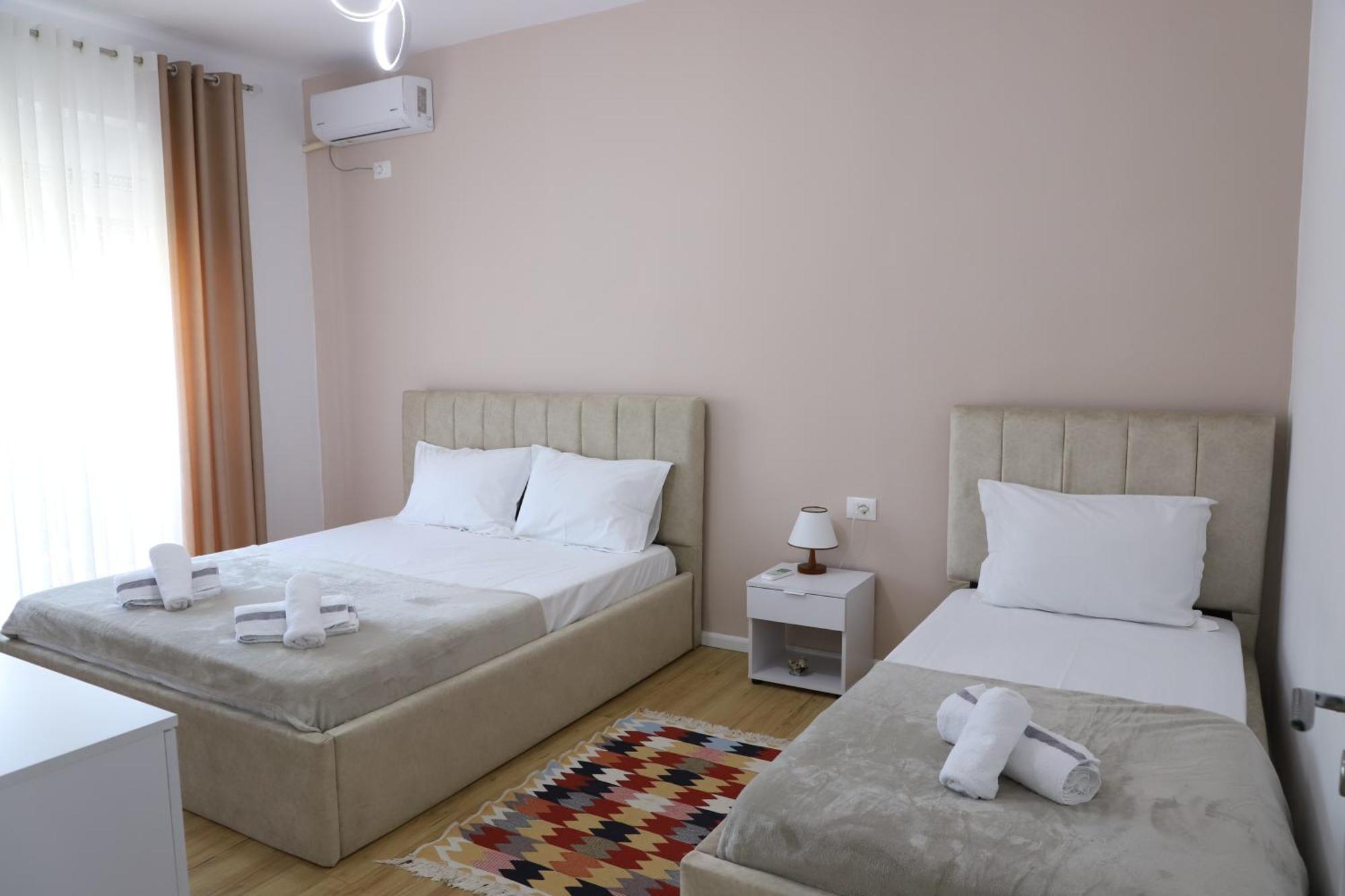 Beratinus Apartment In Berat Center Luaran gambar