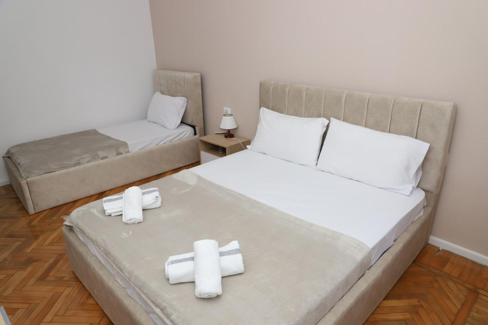 Beratinus Apartment In Berat Center Luaran gambar